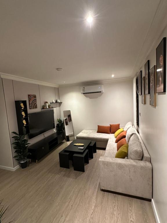 Et opholdsområde på شقة أنيقه غرفتين وصالة بدخول ذاتي