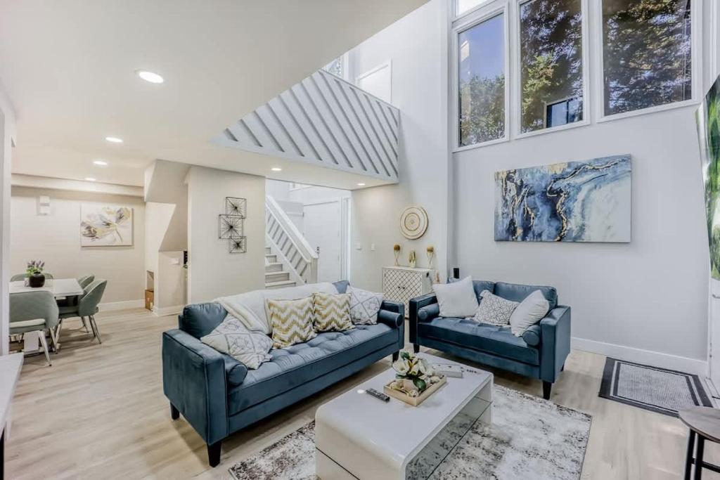 Χώρος καθιστικού στο 493- Grandeur Family Home AC & Patio near Meta & Stanford