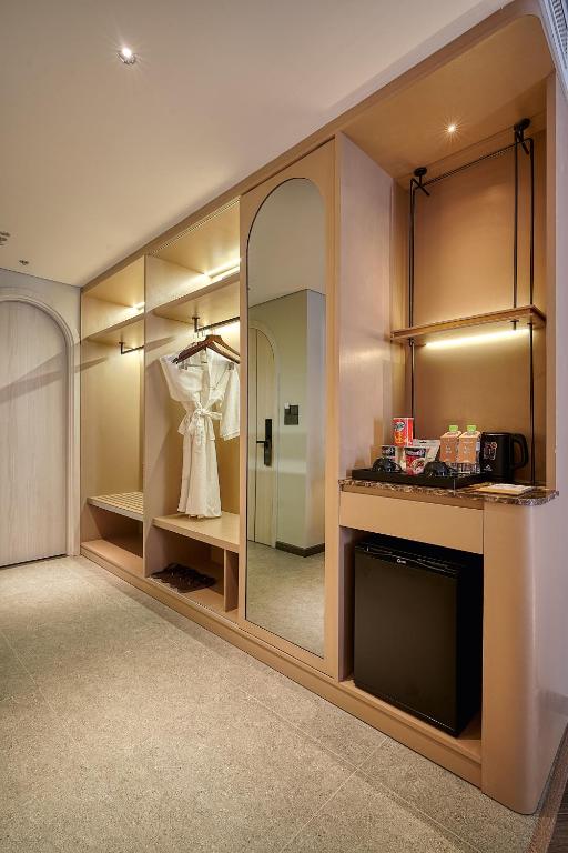 Premier Deluxe Double with Partial Sea View or City view