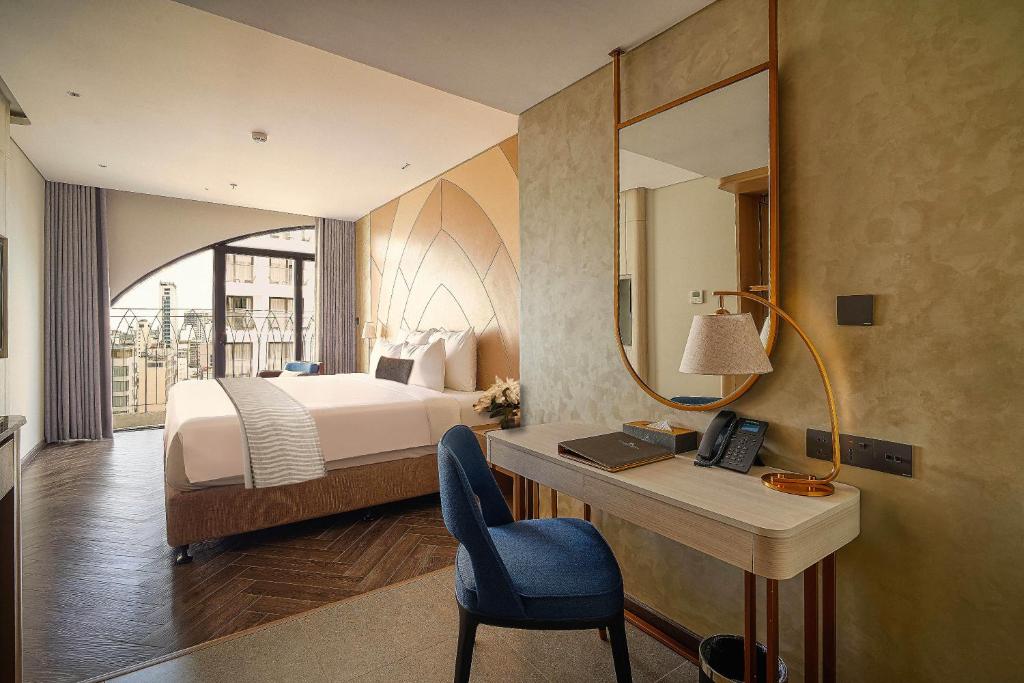 Premier Deluxe Double with Partial Sea View or City view