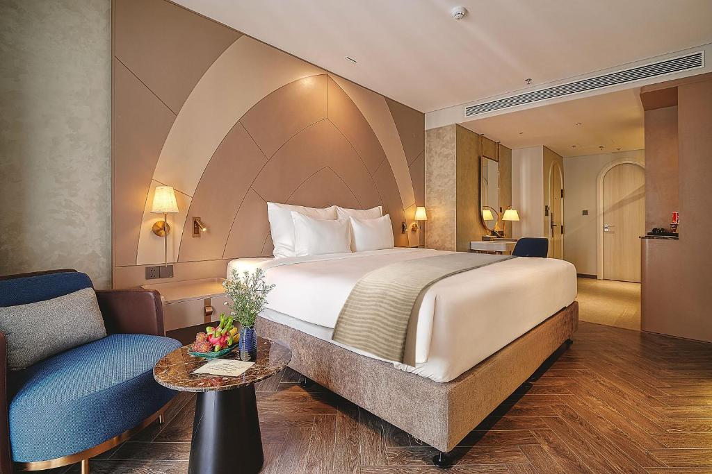 Premier Deluxe Double with Partial Sea View or City view