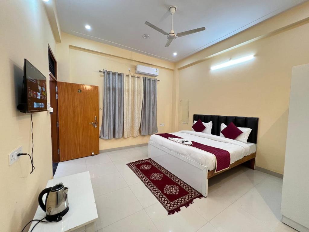 a bedroom with a large bed in a room at Hotel Vikrant Inn in Lucknow