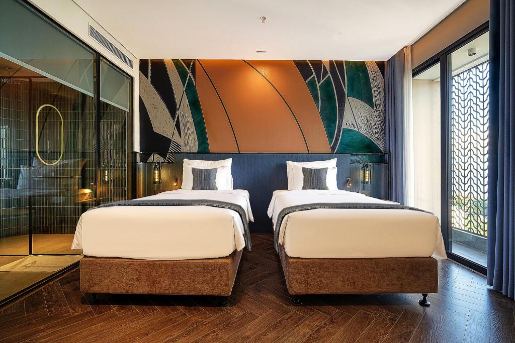 Premier Deluxe Twin with Partial Sea View or City view