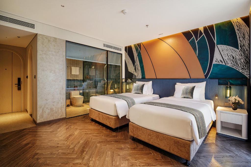 Premier Deluxe Twin with Partial Sea View or City view