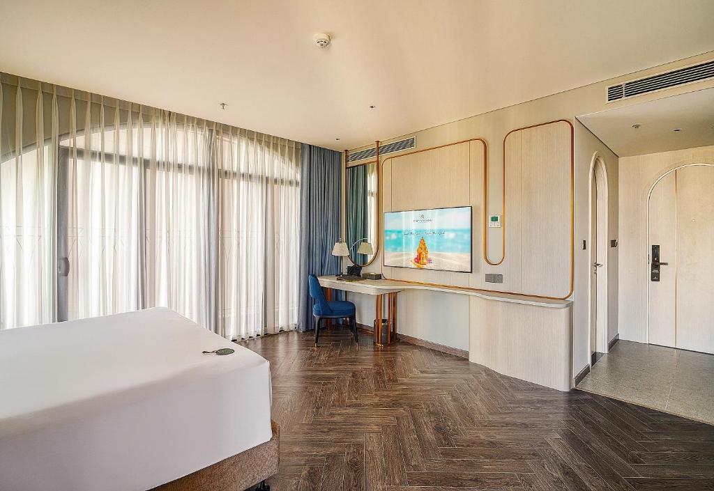 Champa Deluxe Double with Partial Sea View