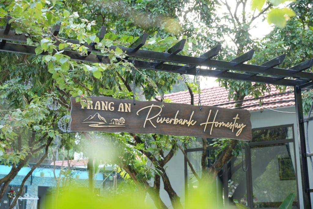 Un cartel que dice "Se realizará un próximo inventario" en Tràng An Riverbank Homestay, en Nguyên Ngoại