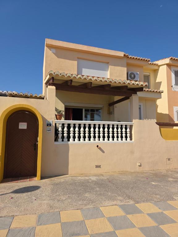 a house with a front door and a porch at Bungalow con piscina 28 in Gran Alacant
