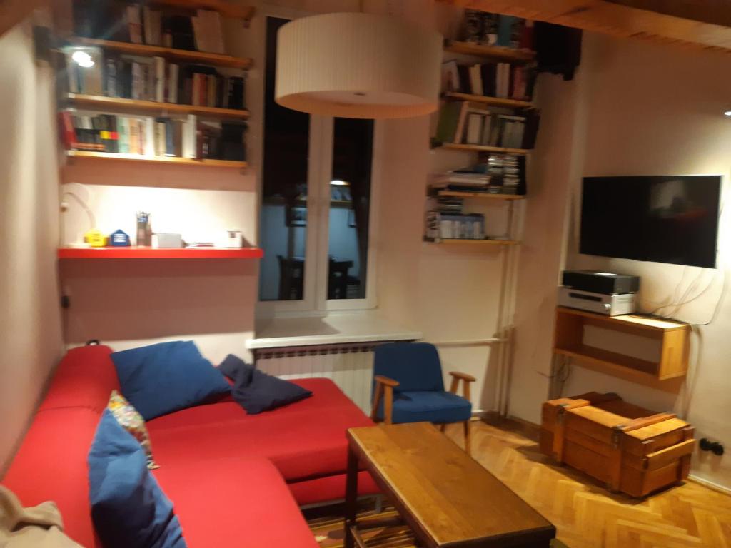 Μια τηλεόραση ή/και κέντρο ψυχαγωγίας στο Wolność 2 poziomowy apartament