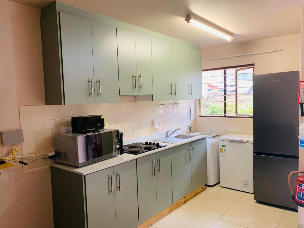 Φωτογραφία από το άλμπουμ του Unit 20 Holzner Gardens σε Pinetown