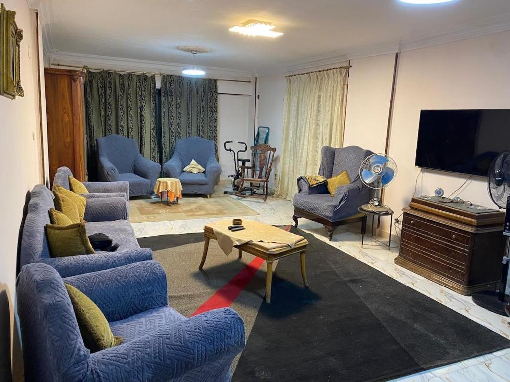 Posezení v ubytování Fully furnished family apartment