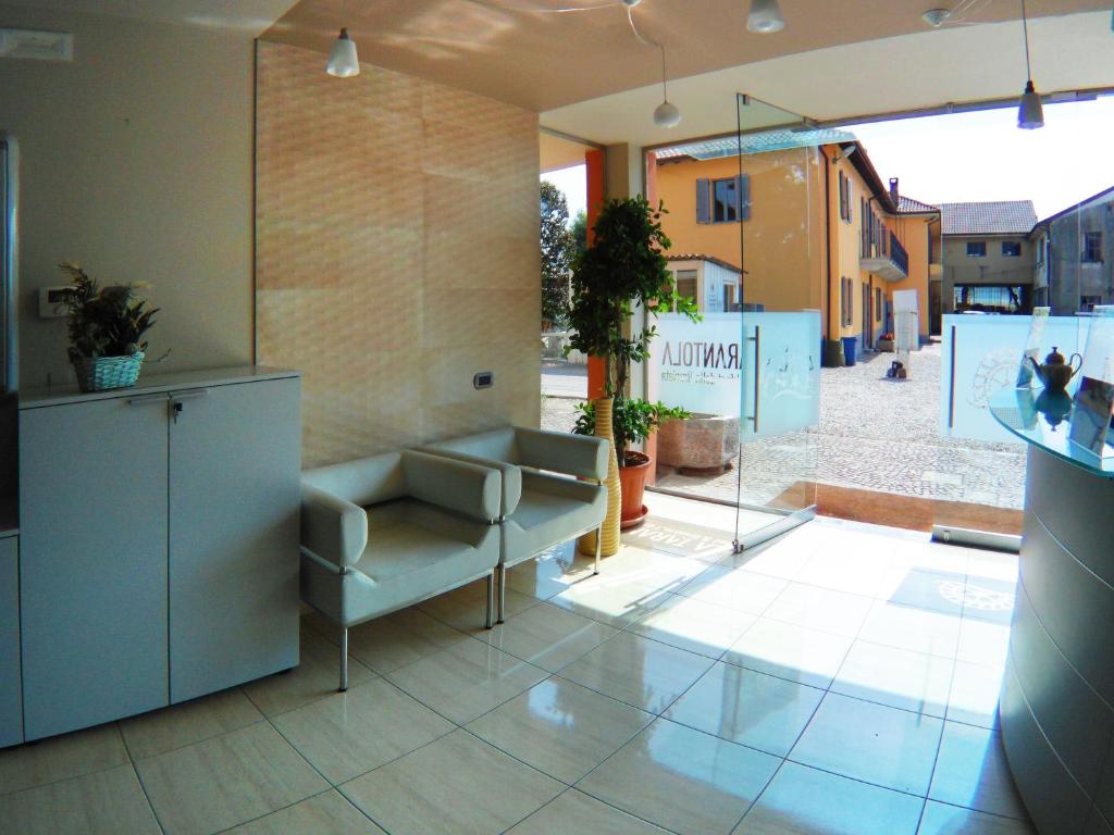 A seating area at La Tarantola