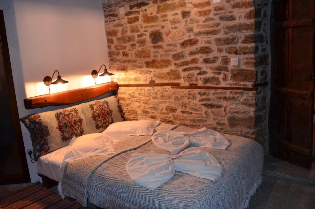 Postel nebo postele na pokoji v ubytování Fyloma Villa With 5 Bedrooms