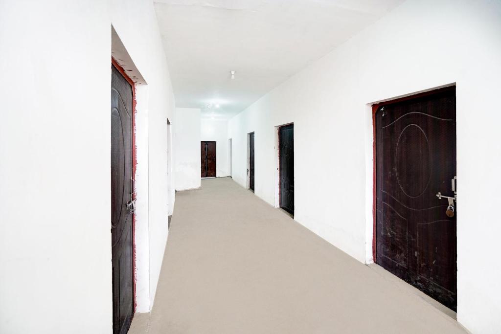 Fotografie z fotogalerie ubytování Hotel O SATYAM DHABA FAMILY RESTAURANT AND GUEST HOUSE v destinaci Prayagraj