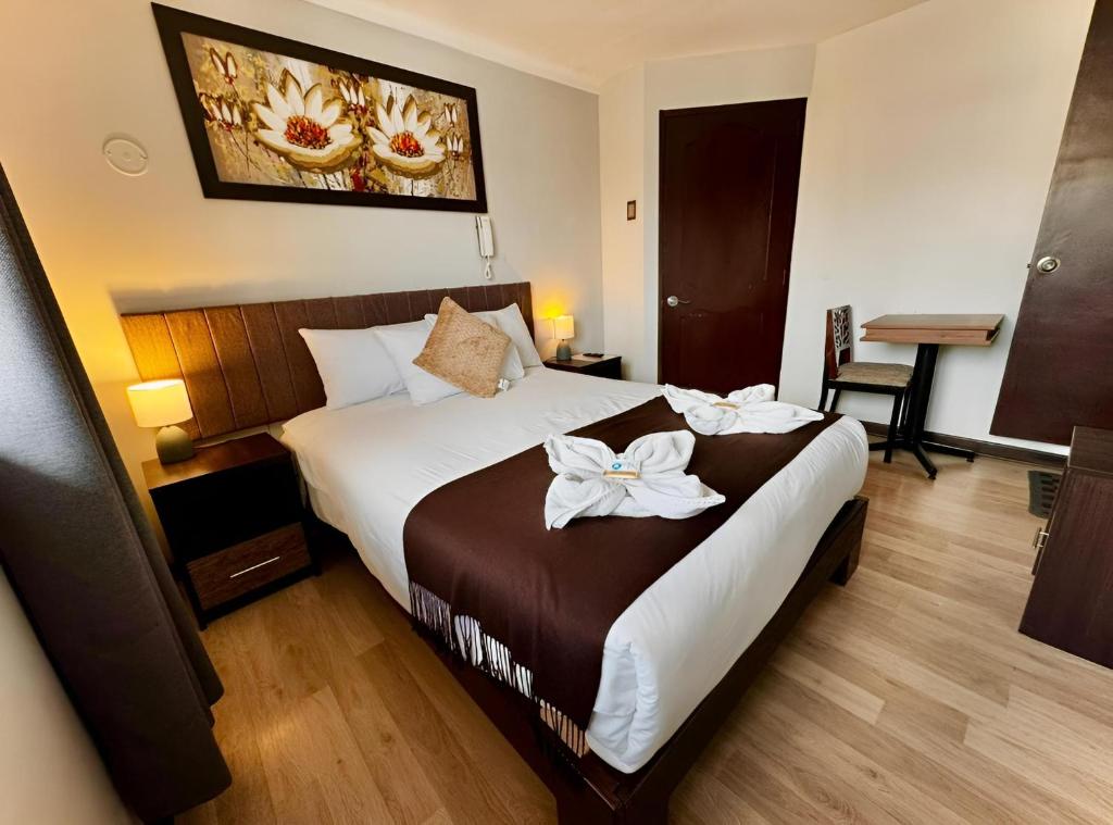 Un pat sau paturi într-o cameră la Tikala Cusco Boutique Hotel