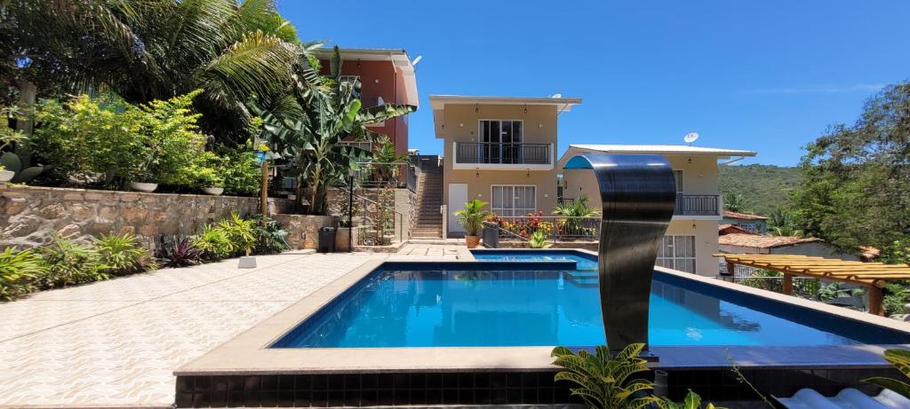 una piscina davanti a una casa di ROCCA Villa Boutique a Lençóis