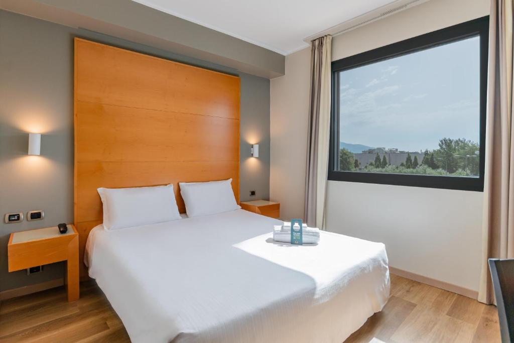 Ένα ή περισσότερα κρεβάτια σε δωμάτιο στο B&B HOTEL Pisa Airport