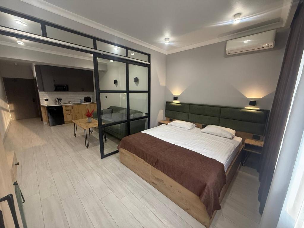 Ένα ή περισσότερα κρεβάτια σε δωμάτιο στο Апарт-отель Nine Rooms