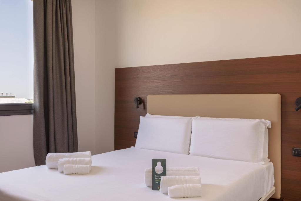 Ένα ή περισσότερα κρεβάτια σε δωμάτιο στο B&B Hotel Sassuolo