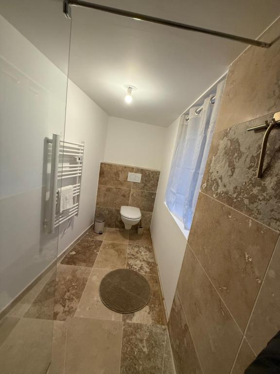 Ένα μπάνιο στο Renovated Alsatian house Maison Théless