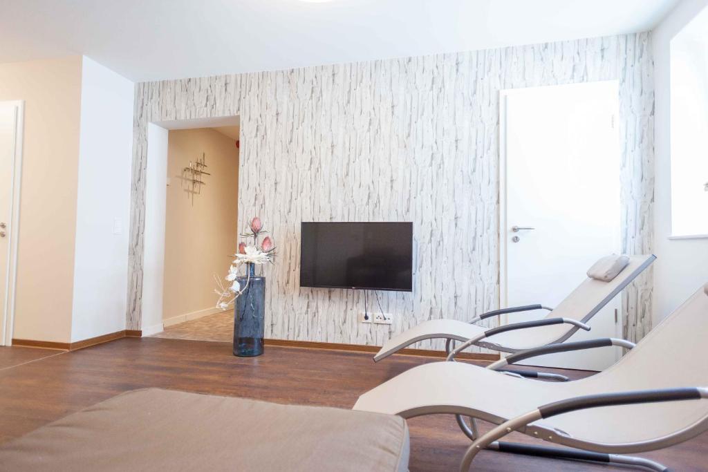 TV a/nebo společenská místnost v ubytování Ostseehotel Warnemünde