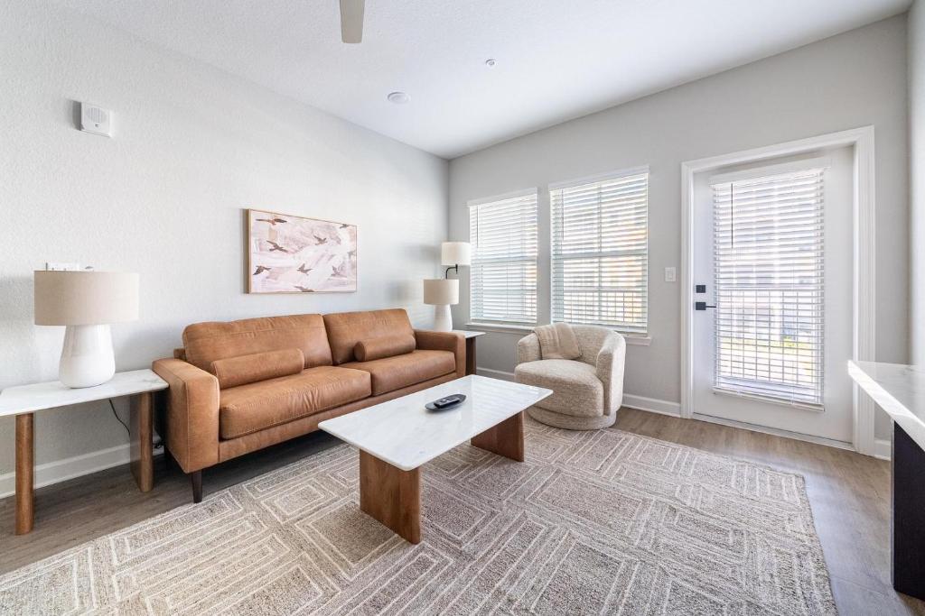 Un lugar para sentarse en Landing Apartments Palm Bay