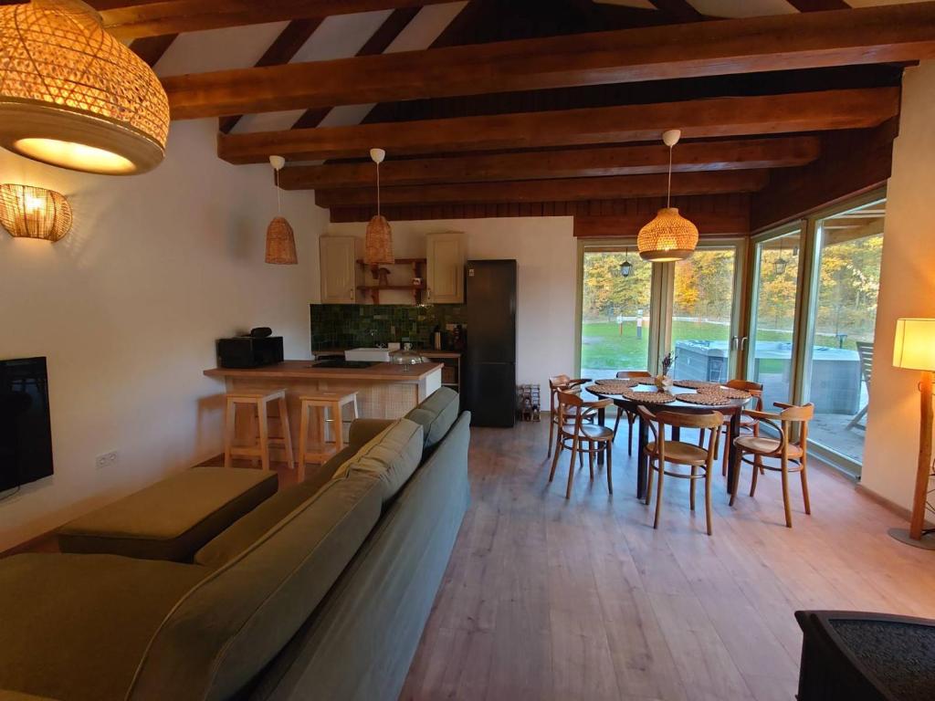 Χώρος καθιστικού στο Erdő mellett lebzselő