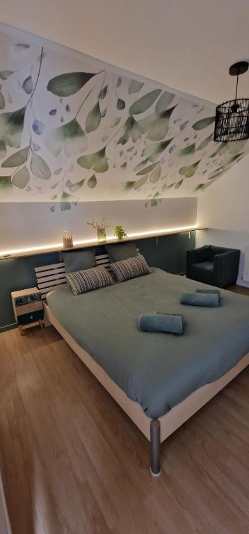 En eller flere senge i et værelse på La Halte D'Aristide - Parking