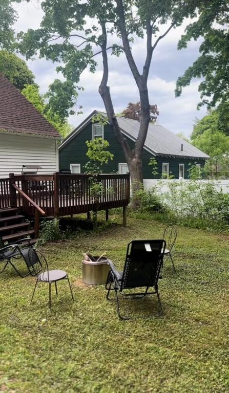 two chairs and a bench in a yard at Cozy home in Bangor Maine in Bangor