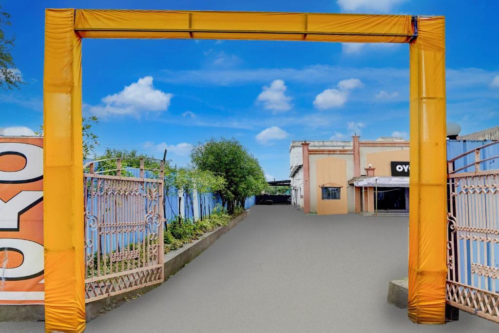 Фотография из галереи SPOT ON Hotel Royal Inn Bābupet Railroad Station в городе Chandrapur