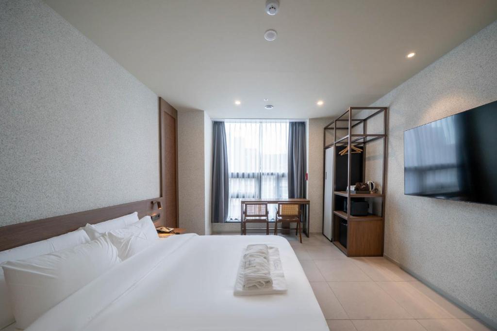 Daegu Dongseongro Giant Hotel - 豪华特大号床间