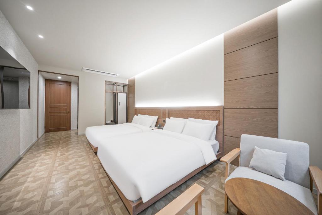 Daegu Dongseongro Giant Hotel - 豪华双人间 - 带两张双人床