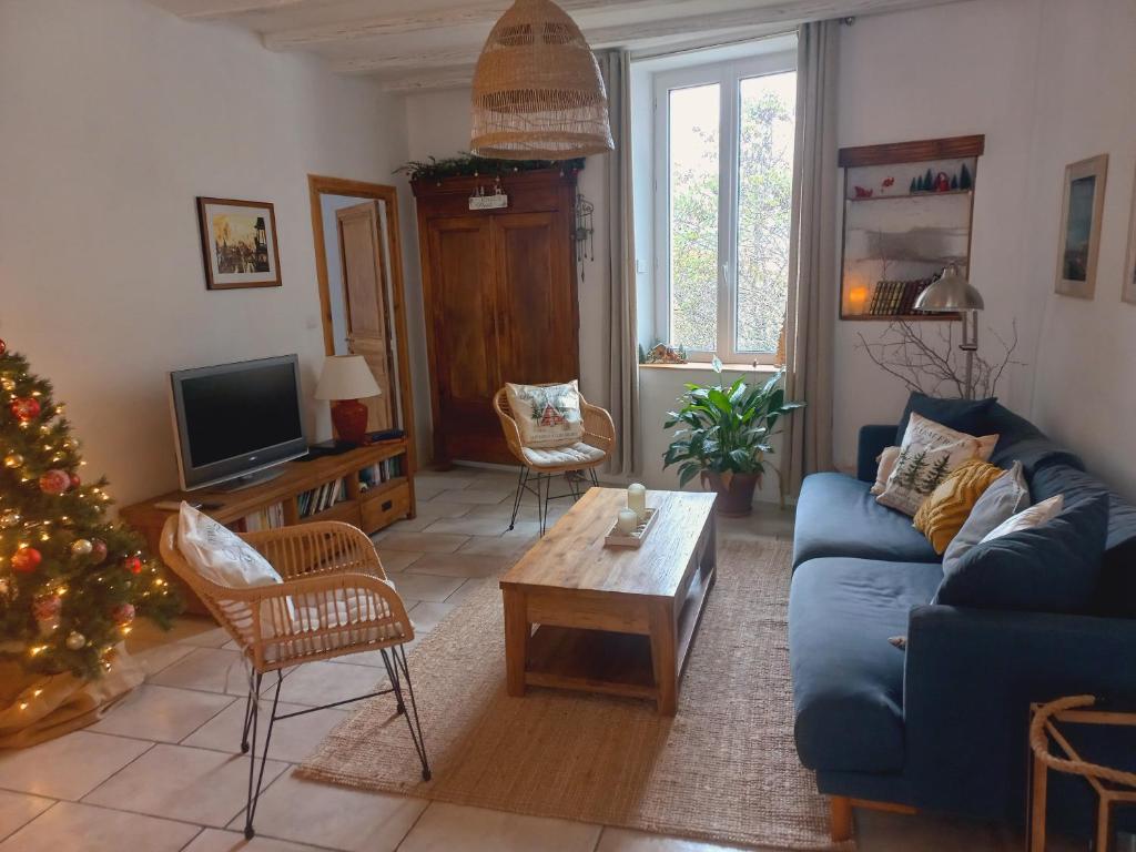 Χώρος καθιστικού στο Le Logis du Moulin Gîte avec Jacuzzi, à 800m de la Cité Médiévale