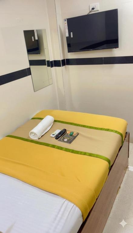 En eller flere senge i et værelse på Hotel Angels Inn By Glitz Hotels