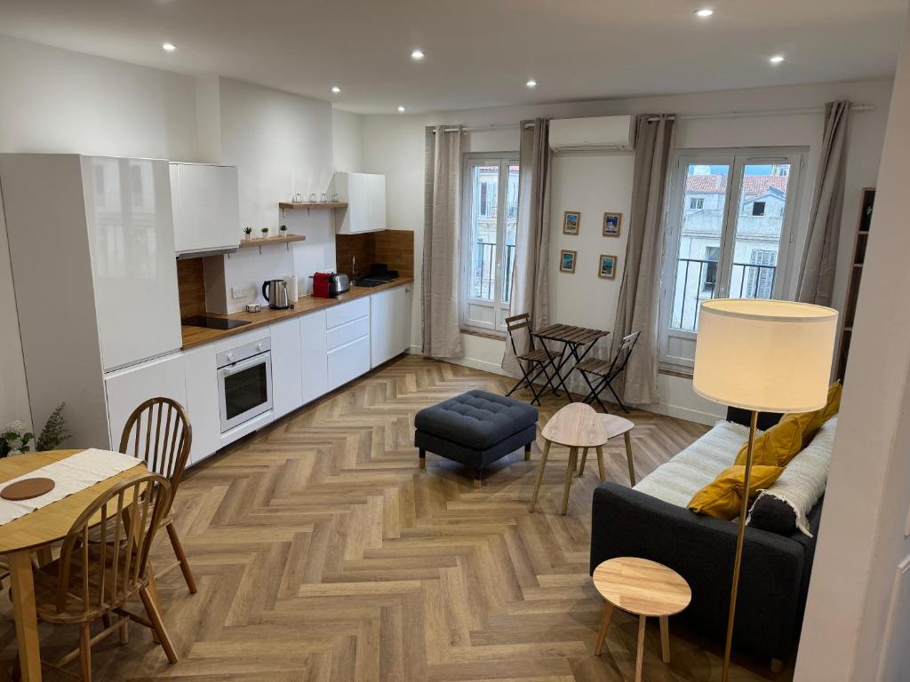 Kuchyň nebo kuchyňský kout v ubytování Le Perchoir Phocéen