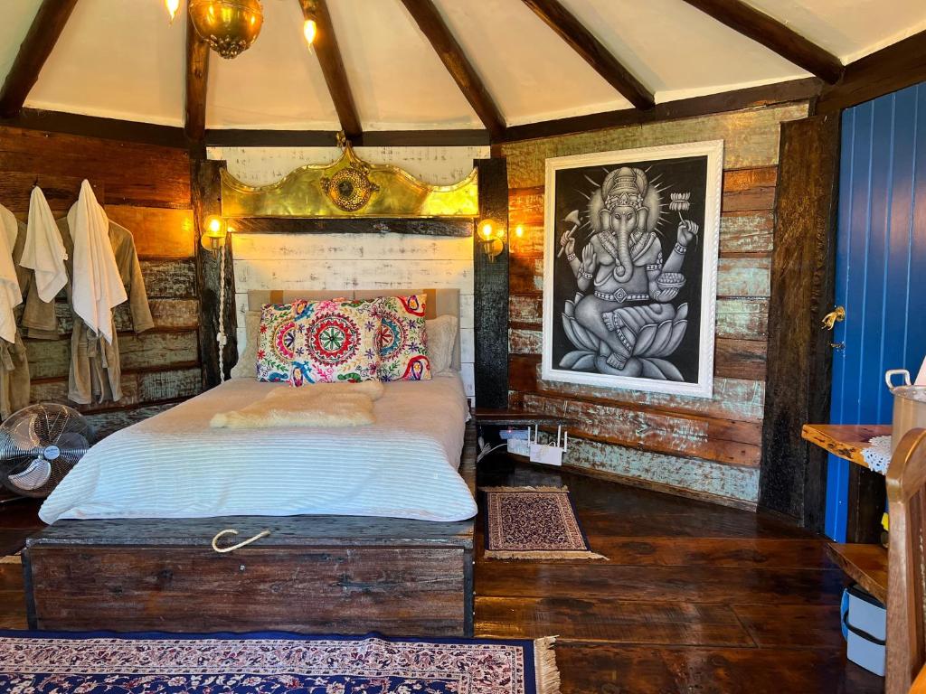 Кровать или кровати в номере OctoCabana na montanha - rustica e luxuosa I