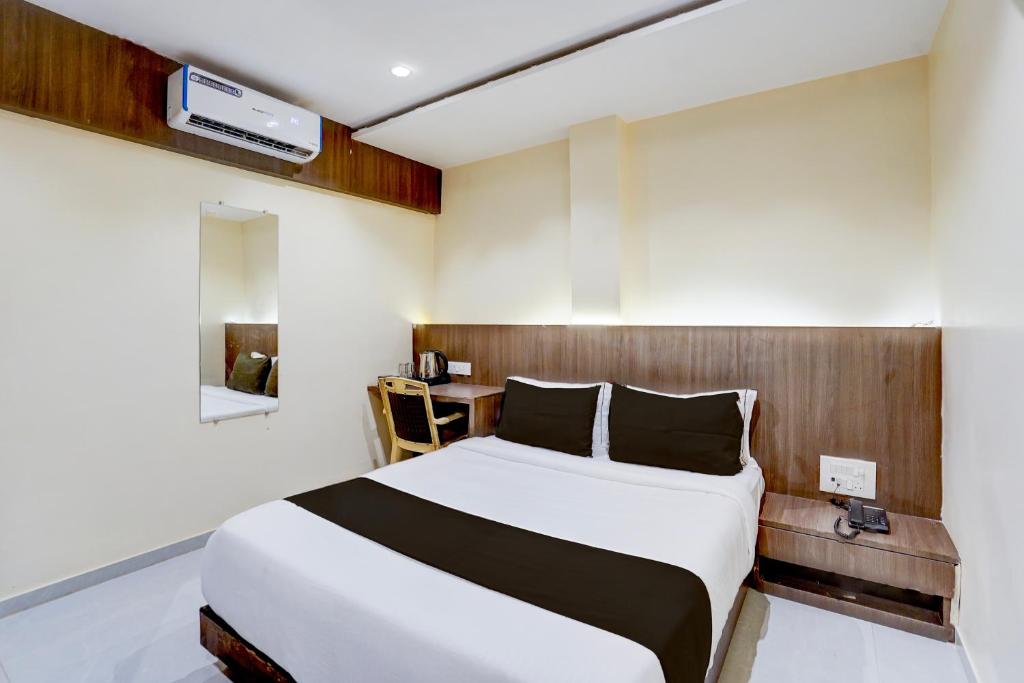 Ένα ή περισσότερα κρεβάτια σε δωμάτιο στο Hotel O Casa Royal Residency