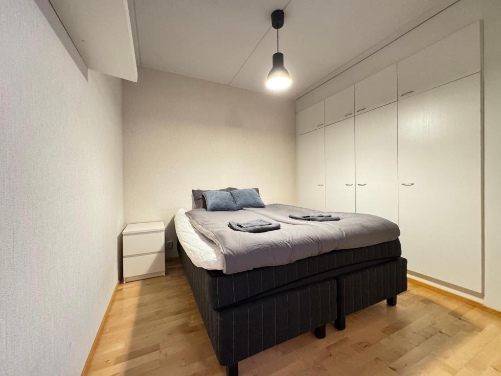 Ένα ή περισσότερα κρεβάτια σε δωμάτιο στο Saunallinen kaksio Lutakossa -Huippusijainti!