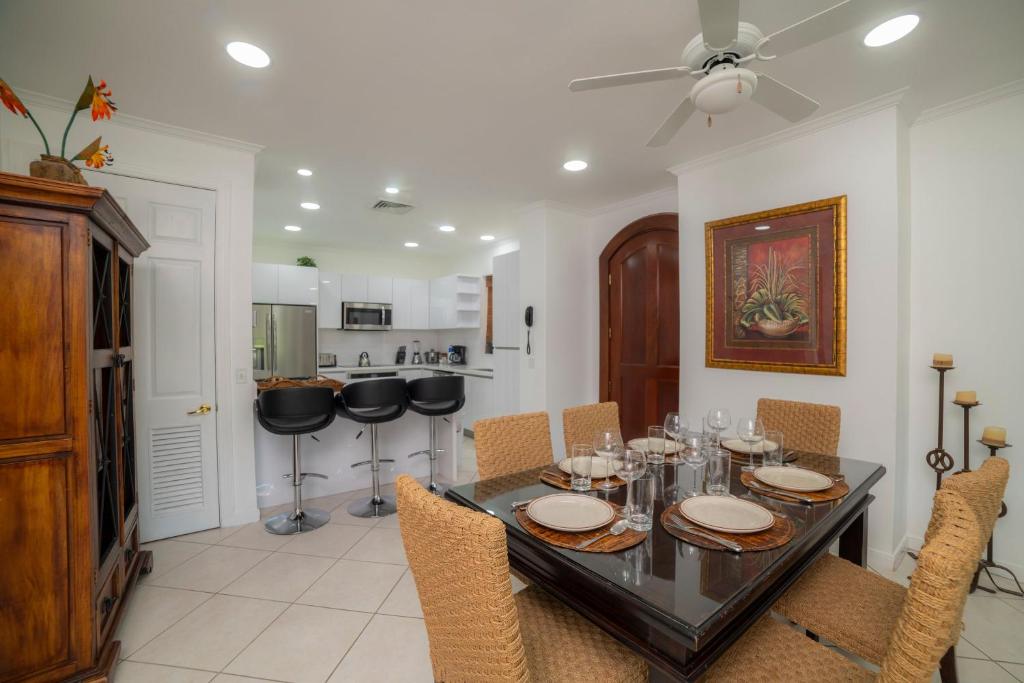 Billede fra billedgalleriet på Colina 5D - 3 bdr 2 bath Family i Isla Herradura