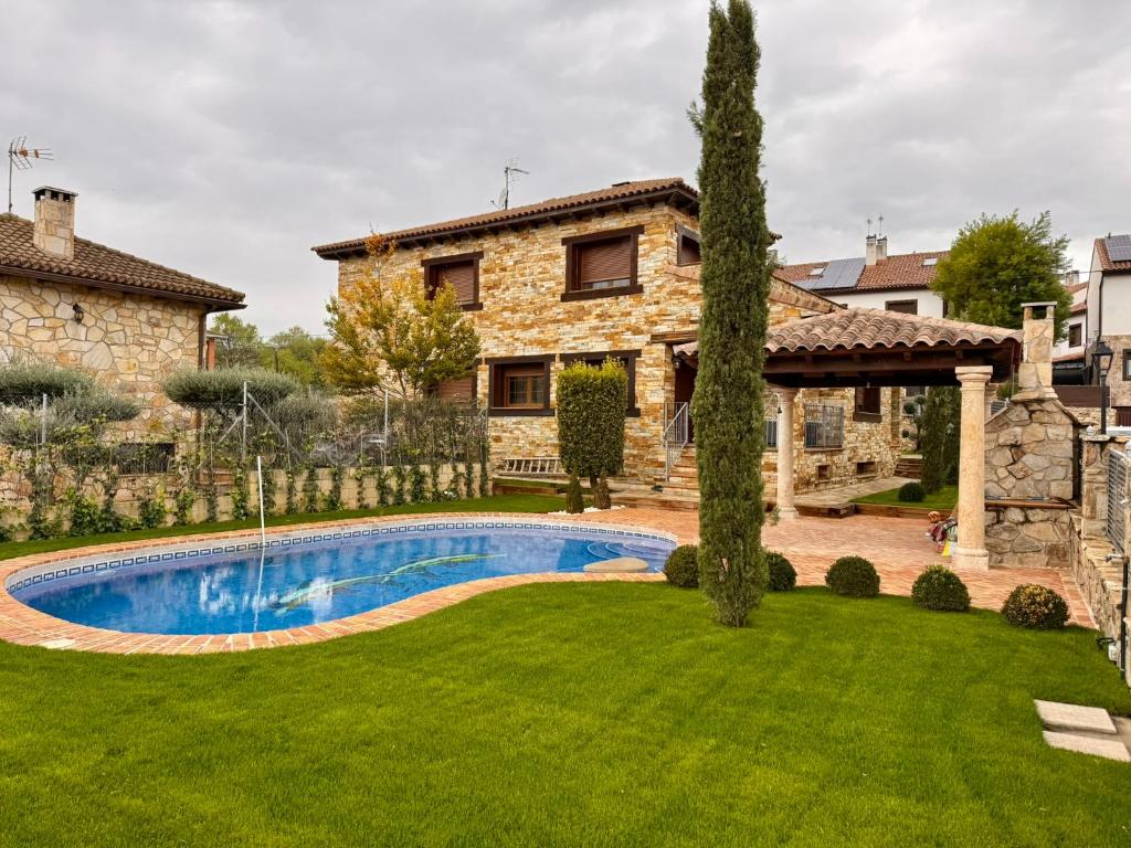 Πισίνα στο ή κοντά στο El Bulín de Redueña