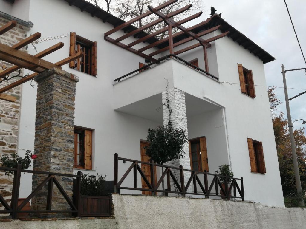 Το κτήριο όπου στεγάζεται  η παραθεριστική κατοικία