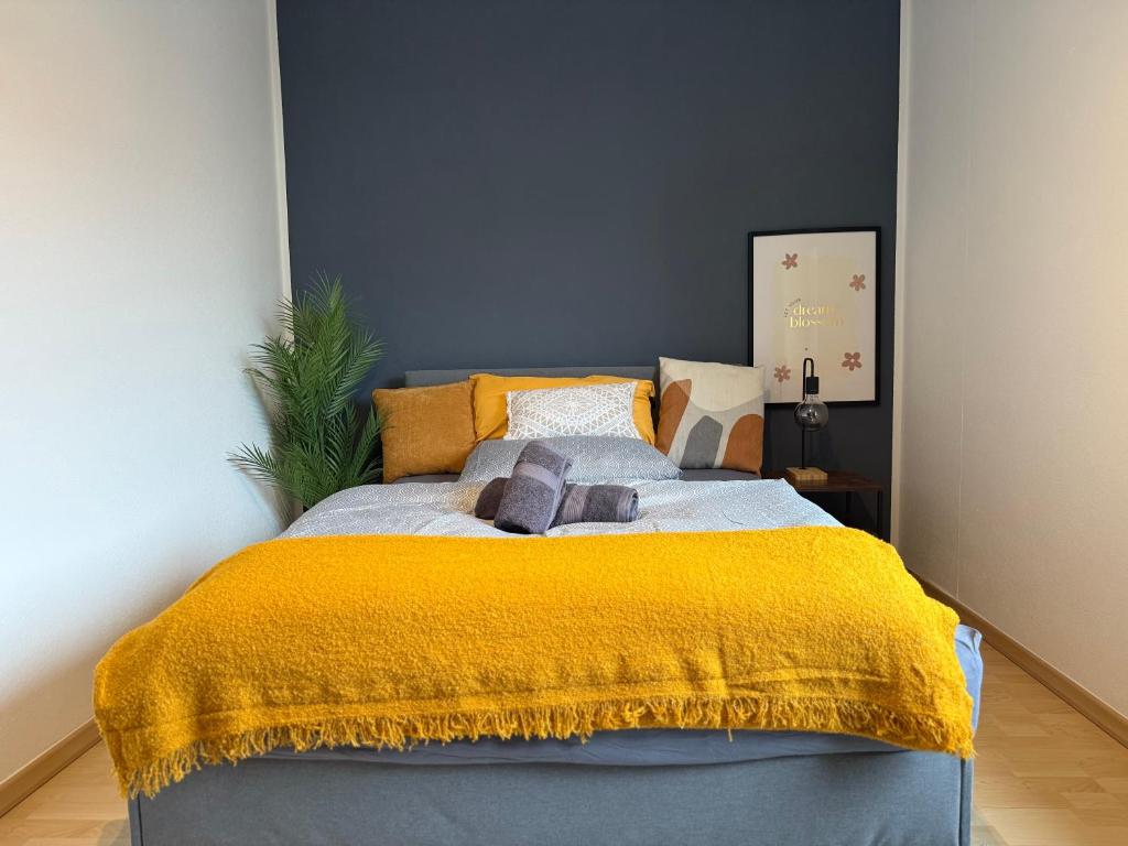 Ένα ή περισσότερα κρεβάτια σε δωμάτιο στο Frankfurt Work and Rest- 4 Bedrooms- 2 WCs- free Parking- 5 Queen size beds- Fast WiFi- roller shutters