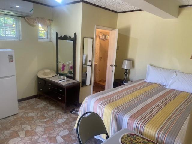 Ένα ή περισσότερα κρεβάτια σε δωμάτιο στο Lowe's Camping Ground and Retreat