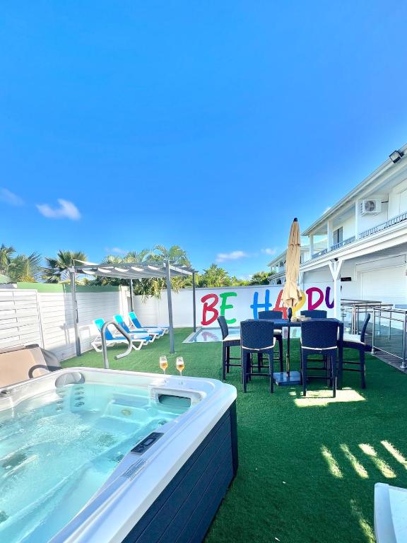 Πισίνα στο ή κοντά στο Villa Cataleya - Jacuzzi, Pool & Sea View in Orient Bay