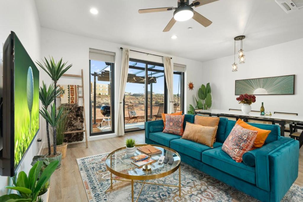 Μια τηλεόραση ή/και κέντρο ψυχαγωγίας στο Brand new townhome in Page Arizona