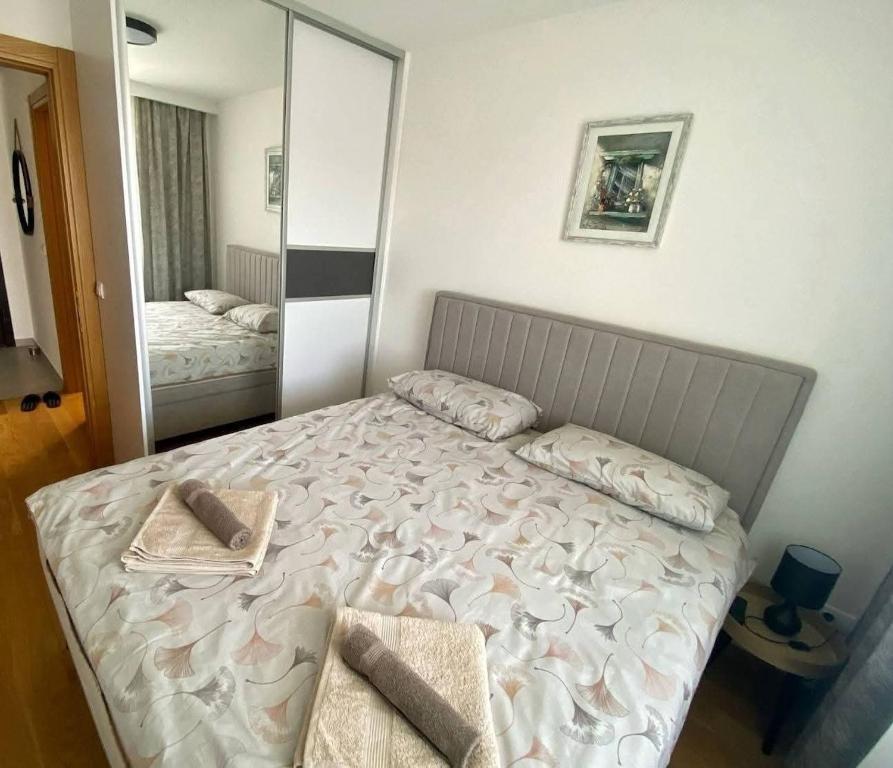 Una cama o camas en una habitación de Apartman, Stan na dan Chill time