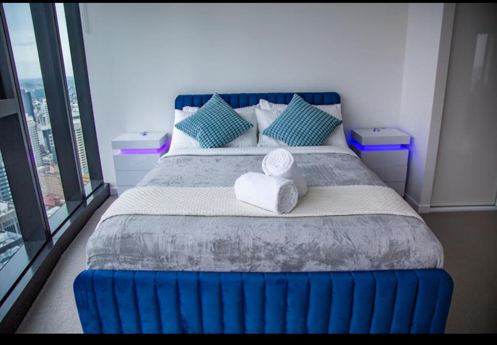 Ένα ή περισσότερα κρεβάτια σε δωμάτιο στο Luxury Beachside Apartment