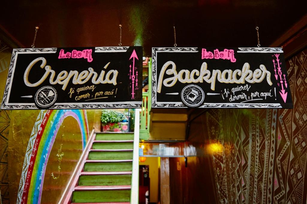 Certifikát, hodnocení, plakát nebo jiný dokument vystavený v ubytování Backpacker La Bo'M