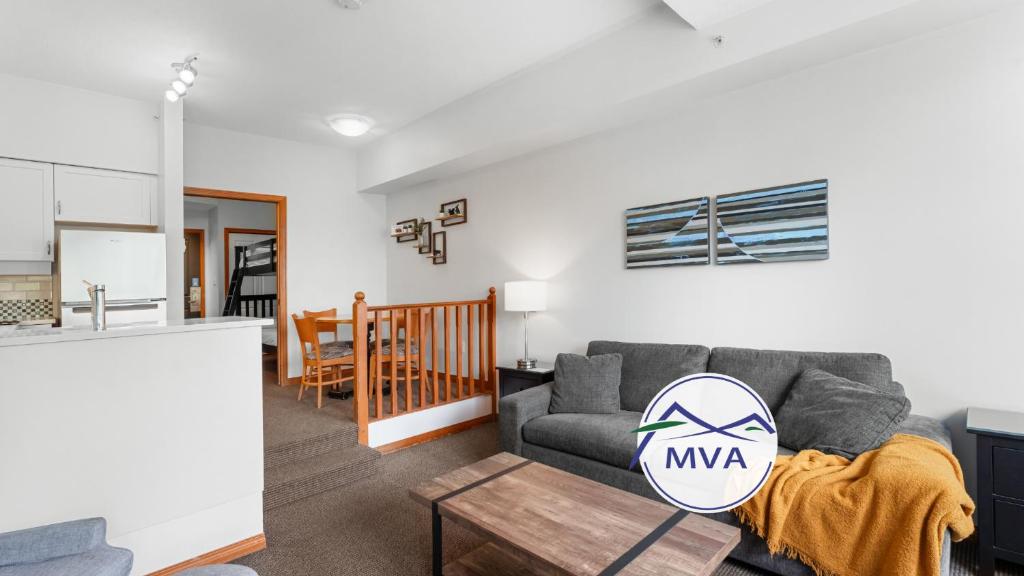 Η κουζίνα ή μικρή κουζίνα στο Alpenglow Lodge Family & Work Retreat by MVA