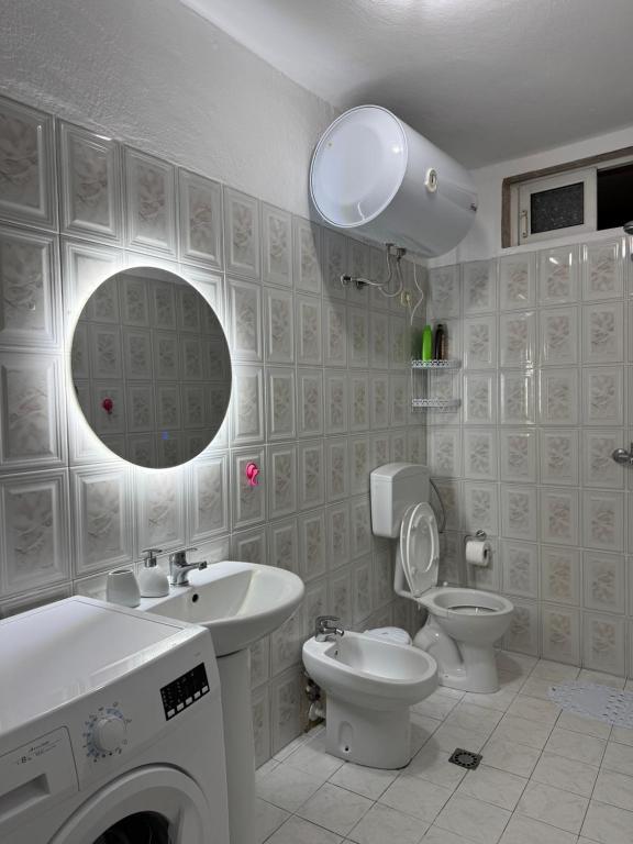 Koupelna v ubytování Tirana central guestroom