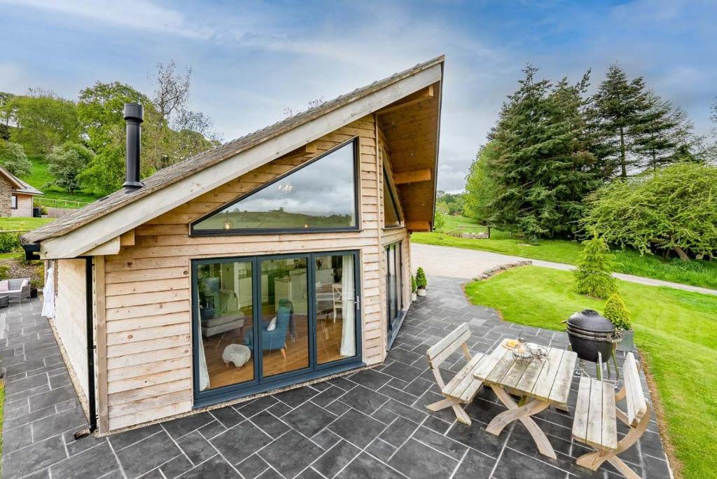 Το κτήριο όπου στεγάζεται  η παραθεριστική κατοικία